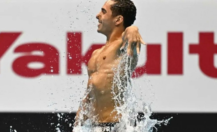 Dennis González fa història amb una plata en natació artística en els Mundials de Singapur