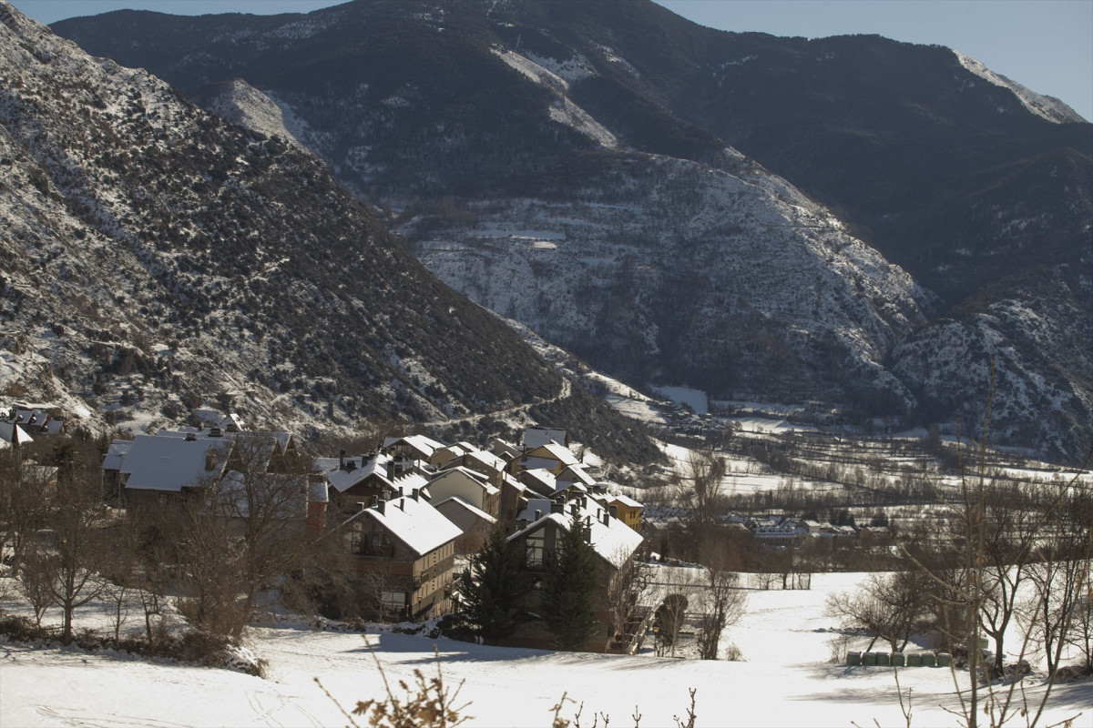 EuropaPress 4936792 tejados casas nevadas 20 enero 2023 esterri daneu lleida catalunya espana