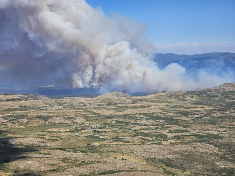 VÍDEO: Torna a cremar: reactivat l'incendi forestal d'Àvila amb gran desplegament de mitjans