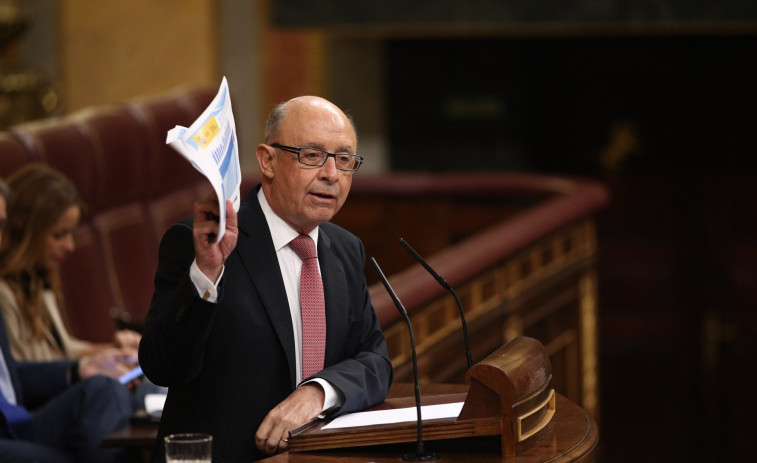 Cristóbal Montoro i Marcial Daurat li fan la campanya gratis a Feijóo