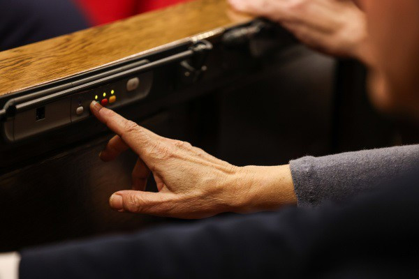 El Parlament rebutja el veto de Vox i continua tramitant la Llei contra la violència masclista