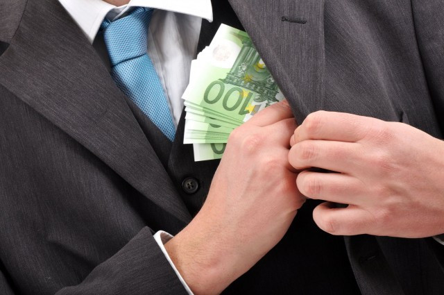 Eurobaròmetre: el 90% dels espanyols rebutja donar favors a canvi de diners, malgrat la percepció generalitzada de corrupció a la UE