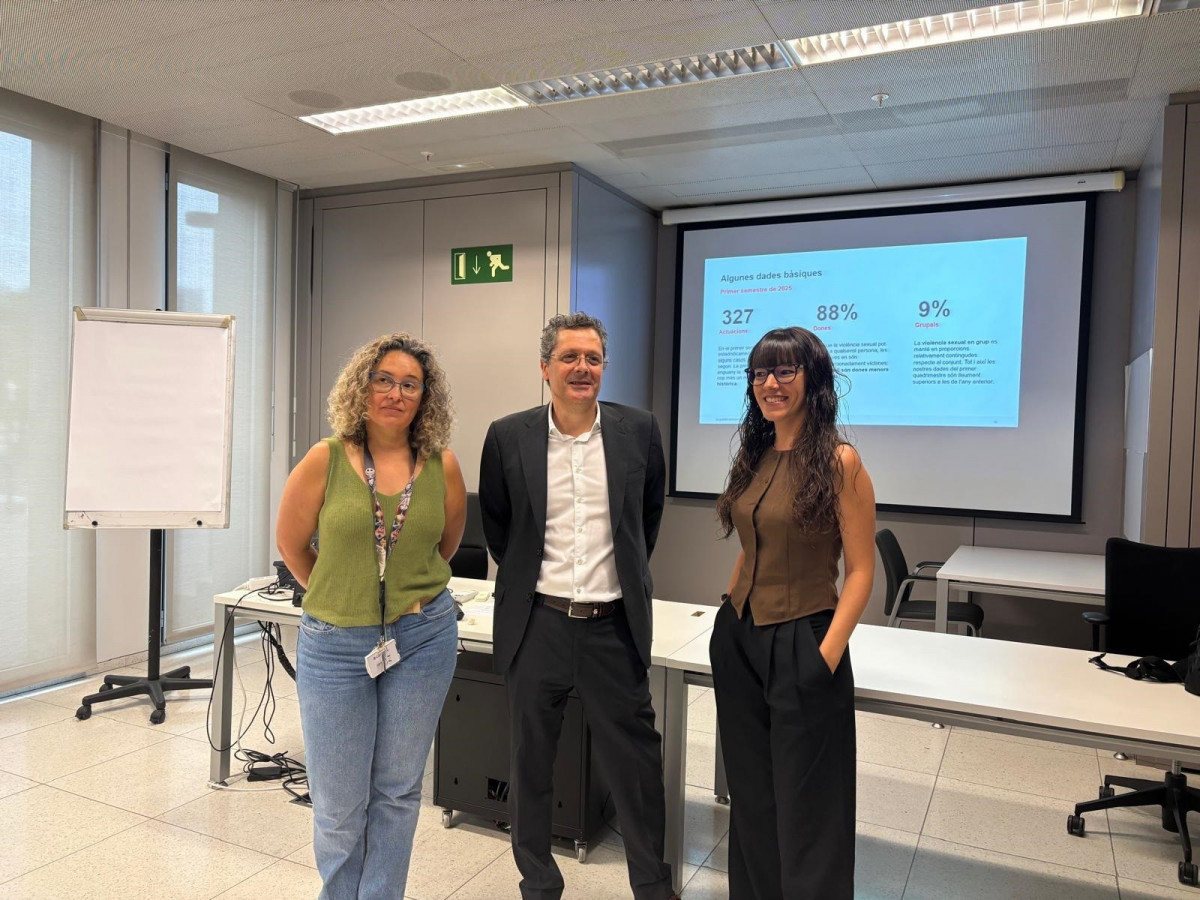 EuropaPress 6872294 doctoras forenses imlcfc helena caro sara milian junto director instituto