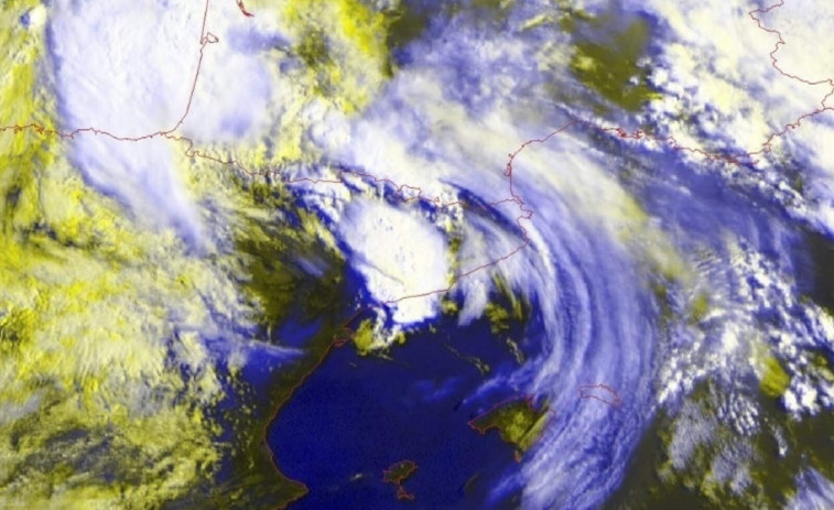 Tempestes intenses deixen inundacions i retards aeris en l'est peninsular