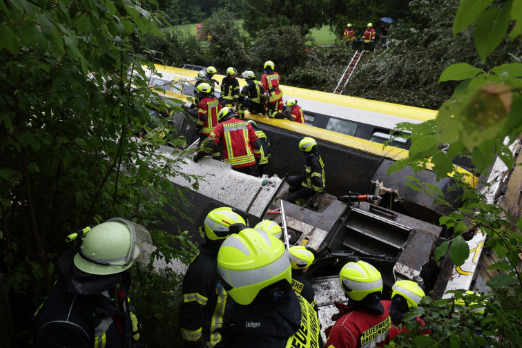 Un descarrilament de tren a Alemanya deixa almenys tres morts i desenes de ferits