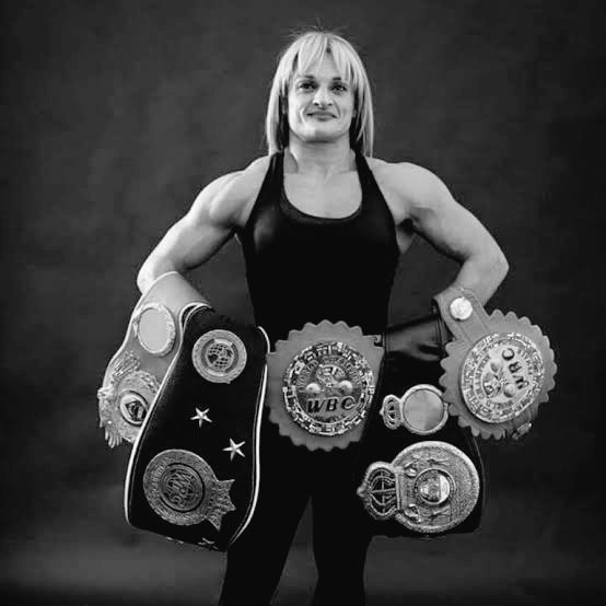 Mor Alejandra 'Locomotora' Oliveras, llegenda de la boxa mundial, als 47 Anys