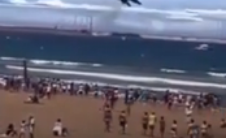 Vídeo: la impactant maniobra d'un F-18 per a evitar un esbart d'ocells a Gijón