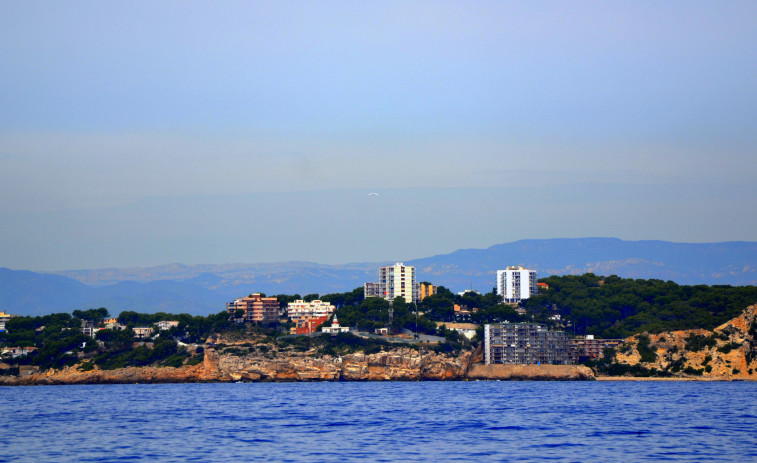 Dos germans britànics, d'11 y 13 anys, moren ofegats a la platja Llarga de Salou