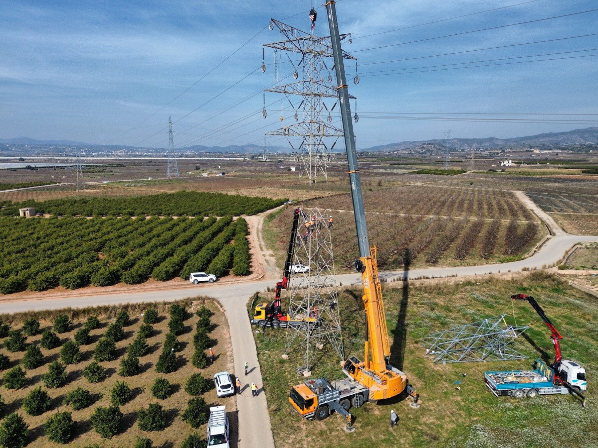 Trabajos alta tensión de Iberdrola en Carlet tras la dana (2)