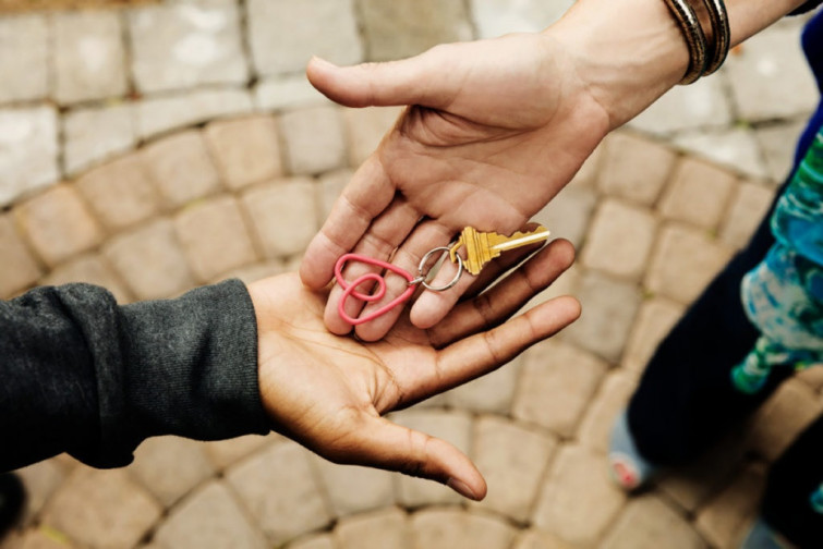 Cop directe a Airbnb, Consum elimina 66.000 anuncis il·legals