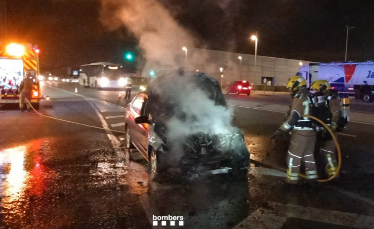 Dos vehicles incendiats al Tarragonès durant la Nit