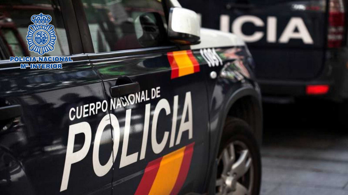 Archivo - Vehículos de la Policía Nacional en una fotografía de archivo.