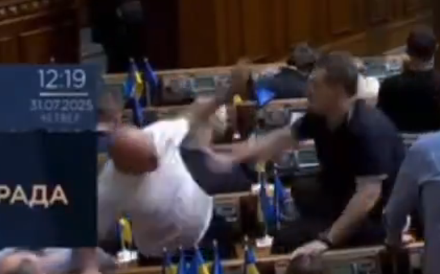 Vídeo: baralla en el Parlament ucraïnès per Llei Anticorrupció