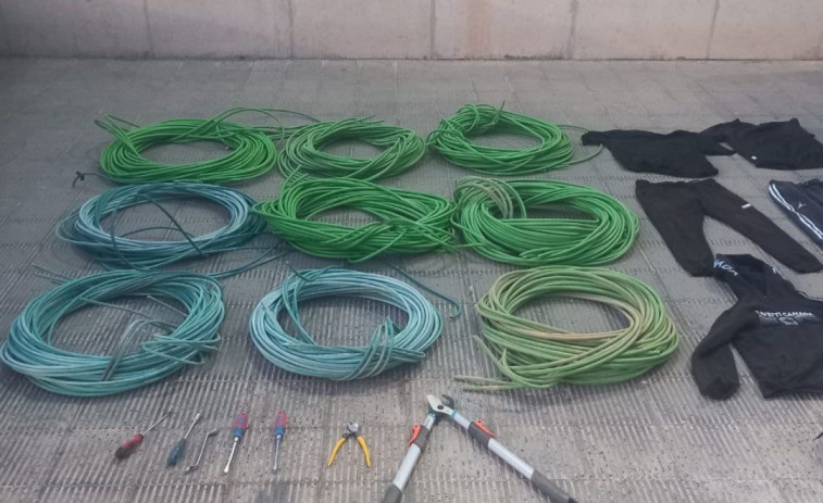 3 detinguts a l'Ampolla per conduir amb 200 quilos de cable de coure sostrets