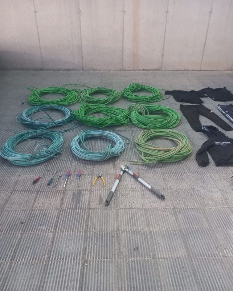 3 detinguts a l'Ampolla per conduir amb 200 quilos de cable de coure sostrets