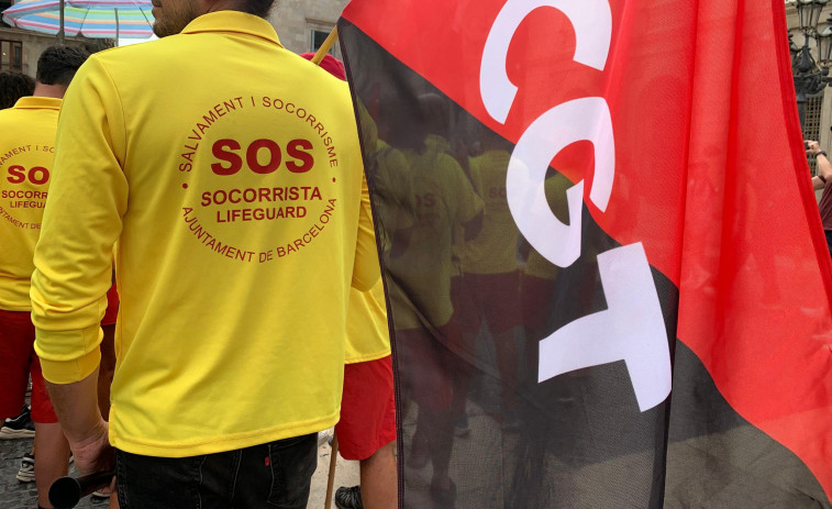 Els socorristes de Barcelona inicien una vaga indefinida per a reclamar millores laborals