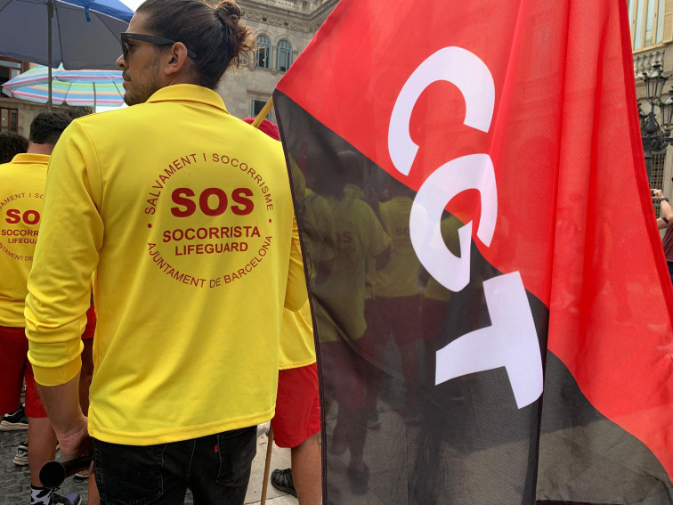 Els socorristes de Barcelona inicien una vaga indefinida per a reclamar millores laborals
