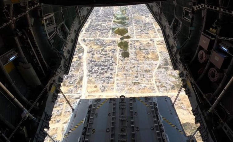 Espanya llança per aire 12 tones d'aliments sobre la Franja de Gaza davant la 