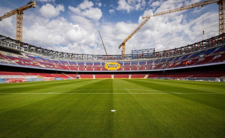 El Spotify Camp Nou ja ha instal·lat la gespa definitiva