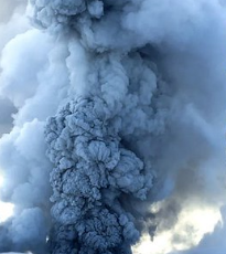 Vídeo:després del gran terratrèmol en Kamchatka, la península es desplaça 2 metres i un volcà adormit per 600 anys entra en erupció