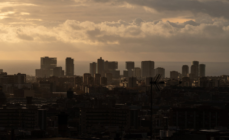 Els veïns de Barcelona alerten que la ultradreta usa conflictes veïnals per a propagar l'odi