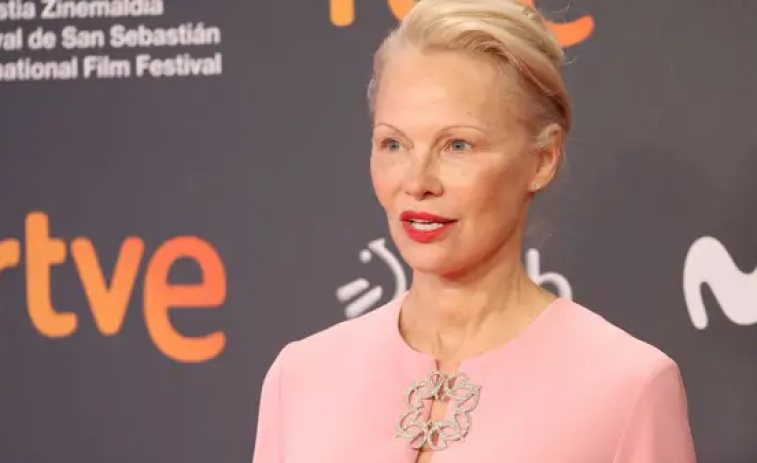 El romanç que ningú esperava: Liam Neeson i Pamela Anderson, la nova parella de Hollywood