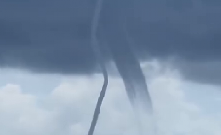 VÍDEO: turistes relaten la seva trobada amb dos tornados marins