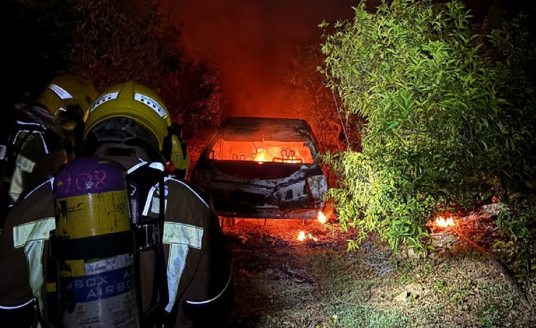 Set vehicles calcinats en una sèrie d'incendis a Catalunya