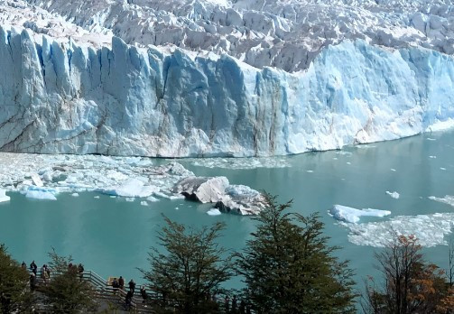 El  Perito Moreno, la gran atracció de la Patagònia, s'aprima a gran velocitat