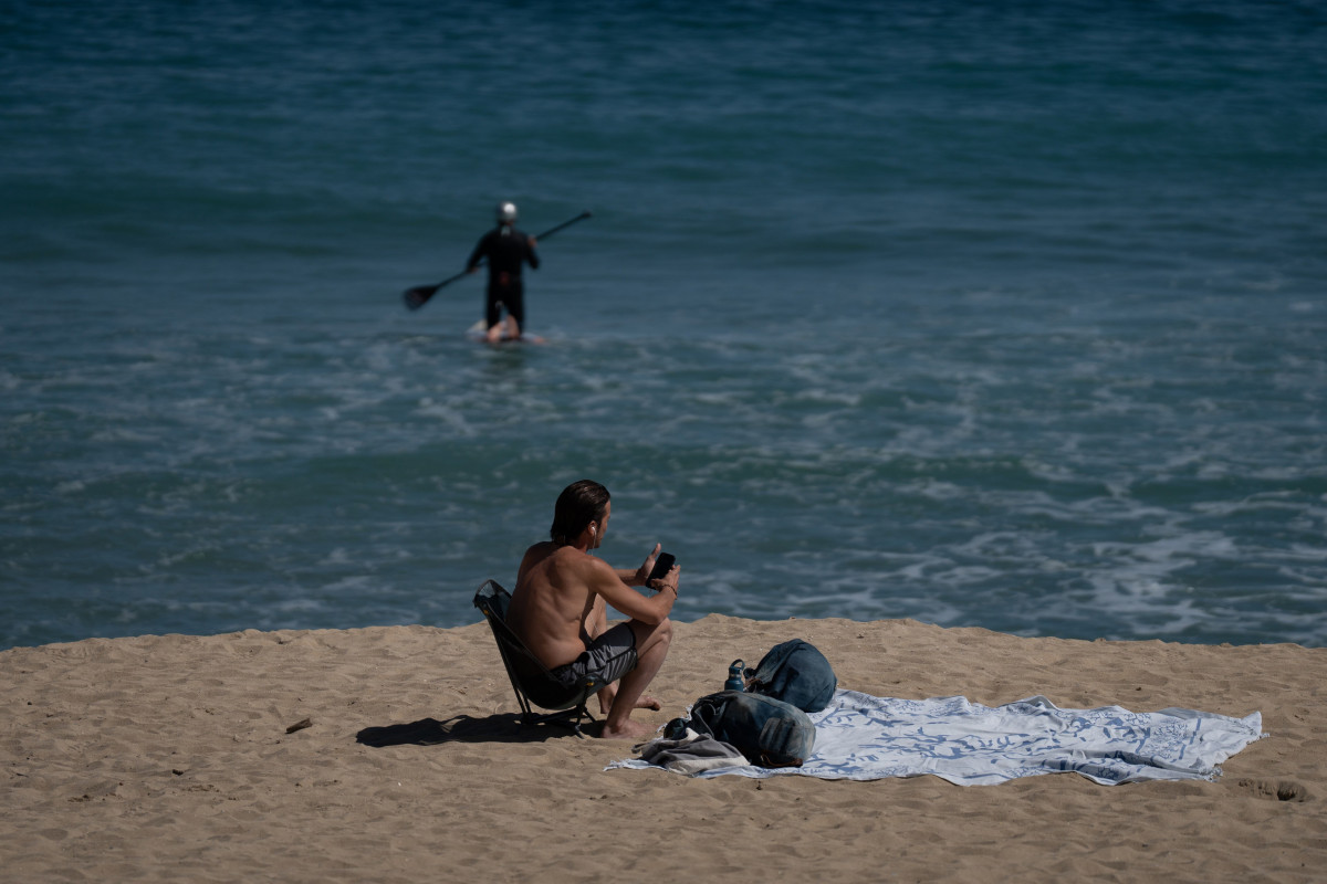 Archivo - La playa del Bogatell en Barcelona