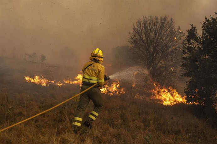 Les pluges ofereixen una breu treva en els incendis d'Astúries