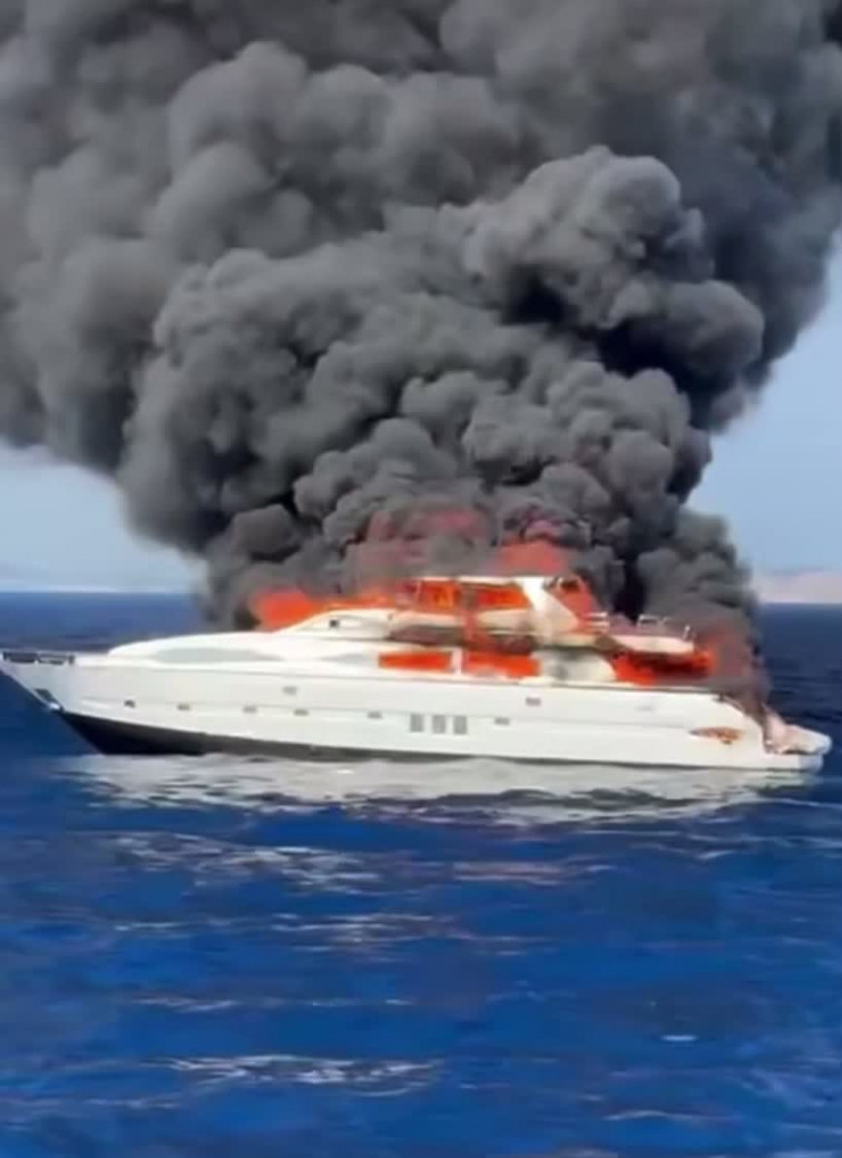 VÍDEO: un iot de luxe a Espanya s'enfonsa després d'un incendi incontrolable