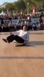 Un vídeo de ball d'un alcalde  espanyol trenca tots els rècords i deixa enrere als ballarins famosos
