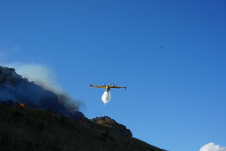 La UE envia dos avions per a prevenir una escalada dels incendis a Espanya