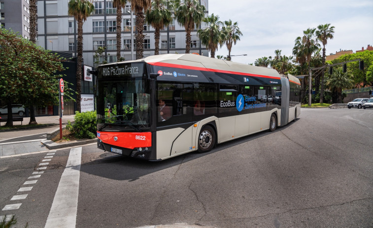 A Barcelona, el bus espera al turista, però deixa tirat al local