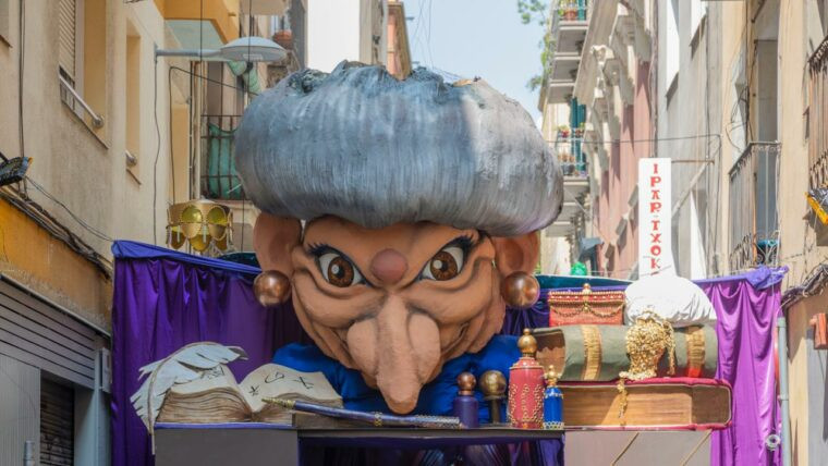 Carrer de Mozart guarnit Festa Major Gracia 2024 760x428