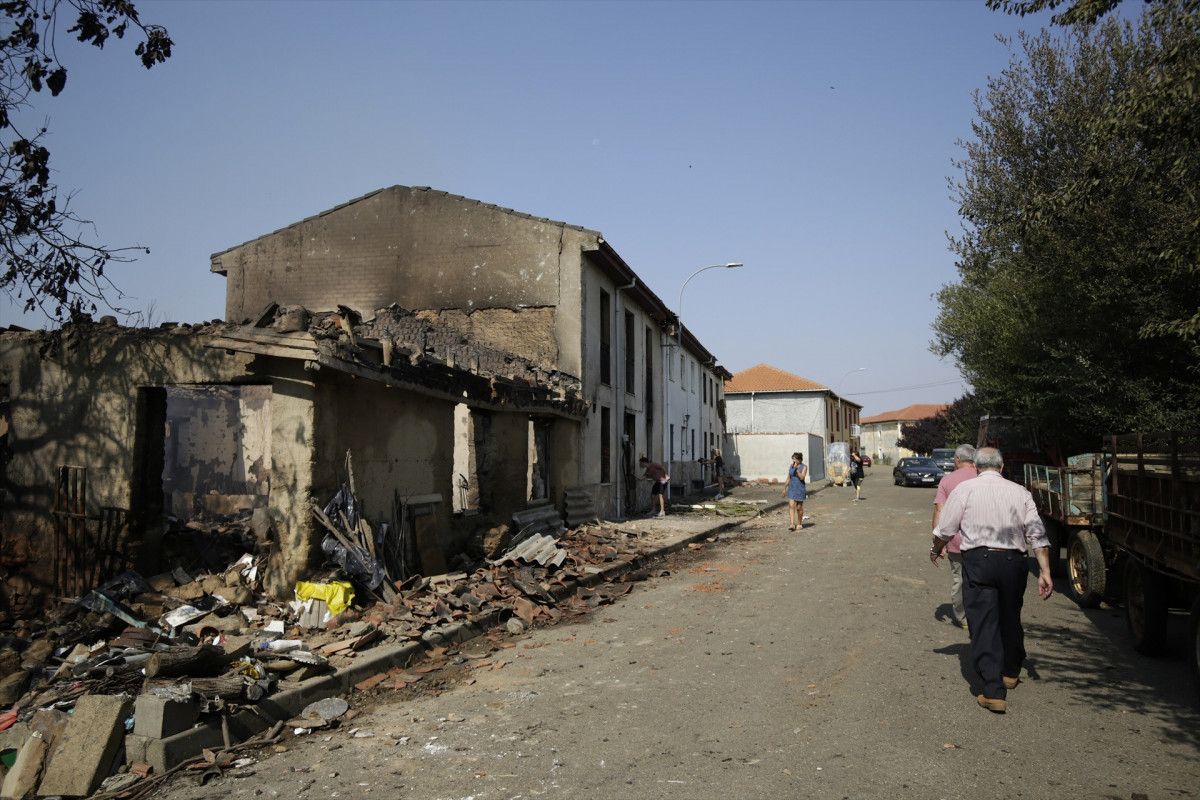 EuropaPress 6901374 inmuebles calcinados incendio forestal 14 agosto 2025 villamontan valduerna