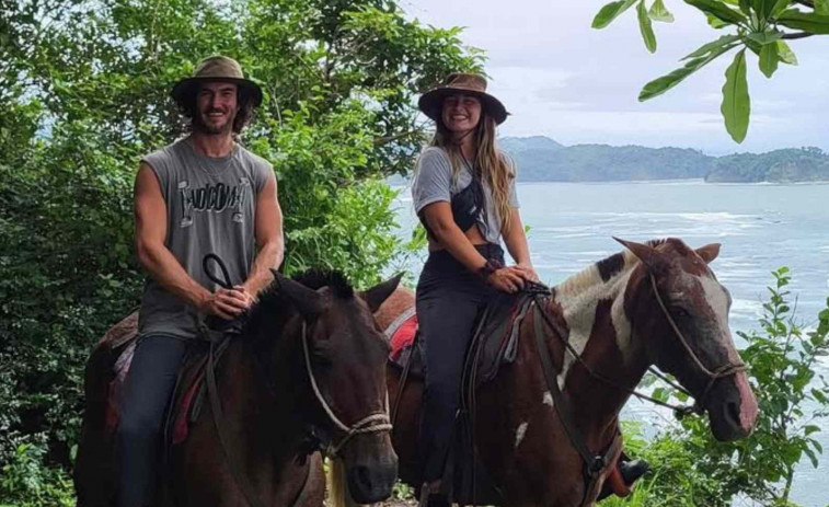 Mor una parella de influencers viatgers després de caure per un penya-segat