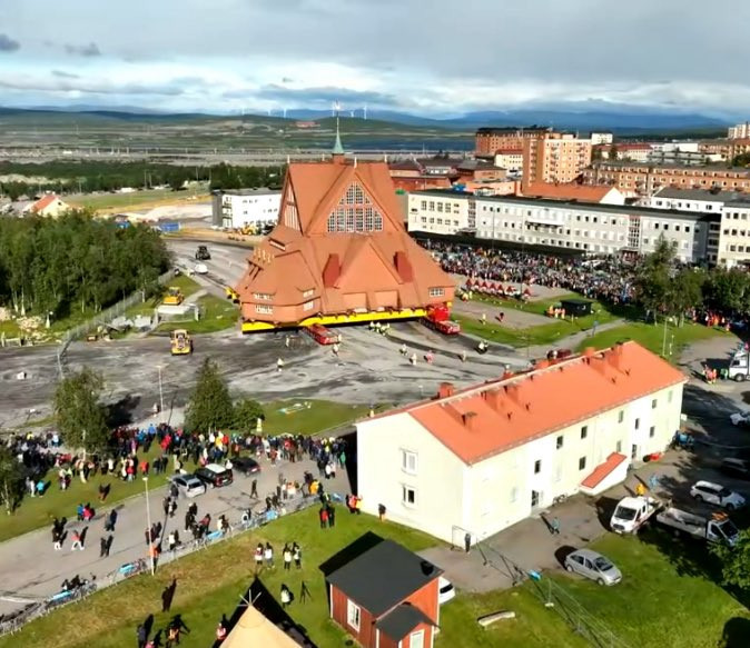 VÍDEO: L'èpic trasllat d'una església sencera per a salvar-la de la major mina de ferro del món