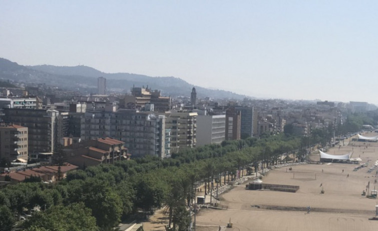Els veïns de Calella denuncien baralles, furts i assetjament: els problemes dels treballadors del Camp Nou