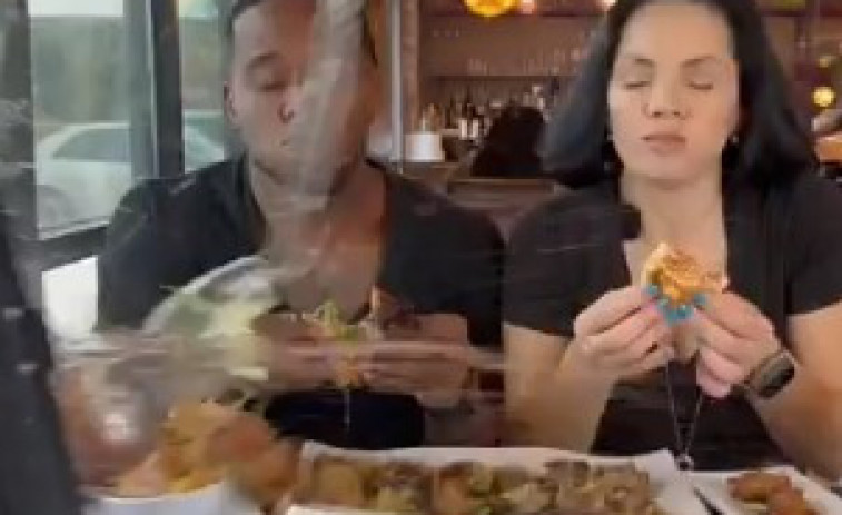 Vídeo viral: així va ser el xoc que va interrompre un sopar romàntic