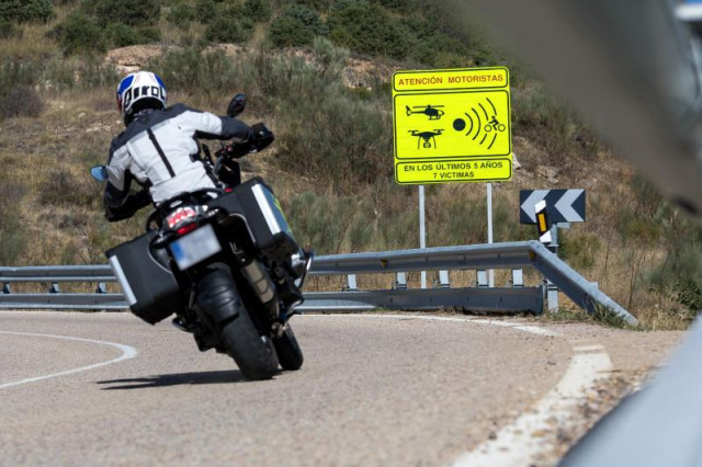 Si circules amb moto o bici, això t'interessa: la DGT canvia les regles del joc