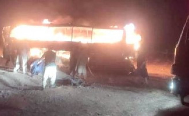 L'accident i l'incendi d'autobús a l'Afganistan deixen un saldo de 79 morts