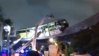 Infern en el monorail: tempesta en Mumbai deixa atrapats a 600 passatgers