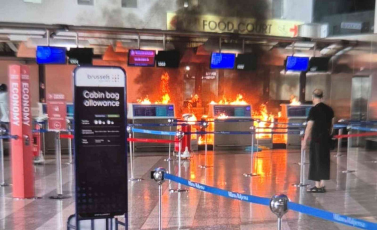 VÍDEO | Un piròman cala foc al taulell de facturació de l'Aeroport de Milà