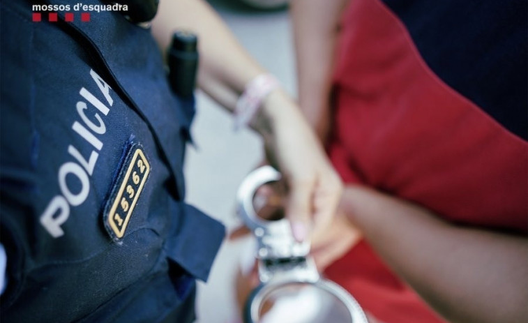 Detingut un jove per agressió sexual i exhibicionisme durant la Festa Major d'Olost