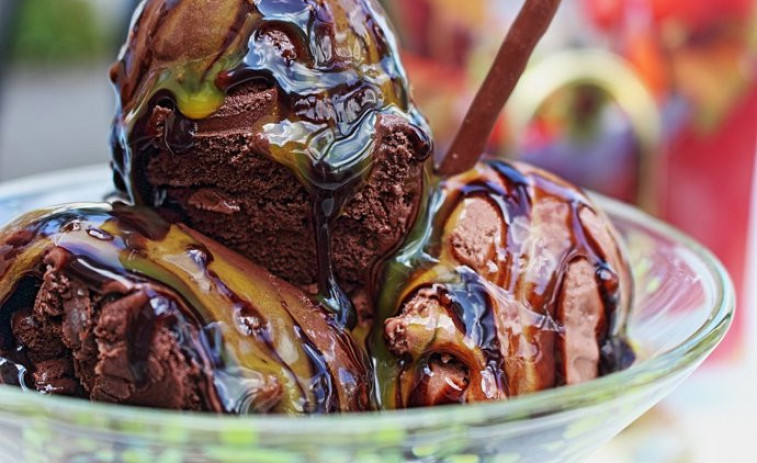 Vox i PP surten en defensa de la gelateria acusada de catalanofobia que va ser vandalizada a Barcelona