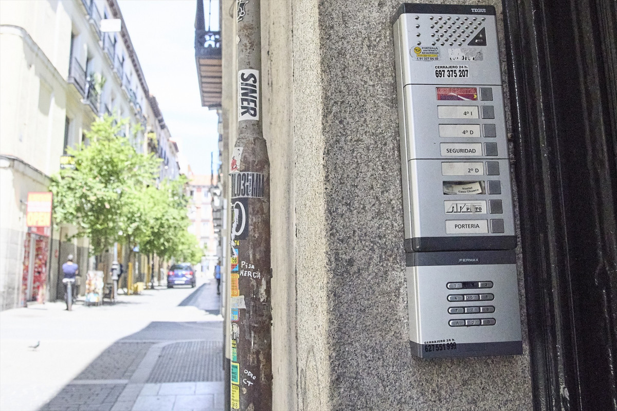 EuropaPress 6734060 exterior piso turistico centro madrid anuncio ministerio consumo bloquear