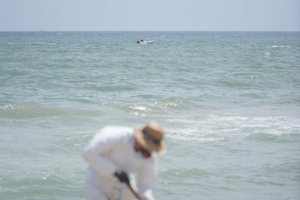 EuropaPress 6093810 labores limpieza playa saler vertido 17 julio 2024 valencia comunidad