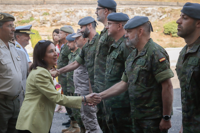 EuropaPress 6912634 ministra defensa margarita robles visita brigada galicia vii base general